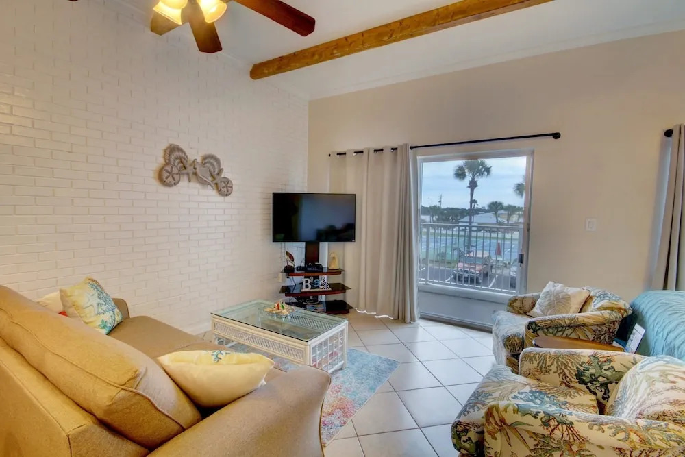627 El Matador Condo by RedAwning
