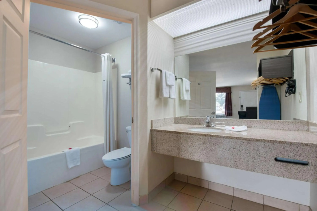 Motel 6 Macon, GA I 475