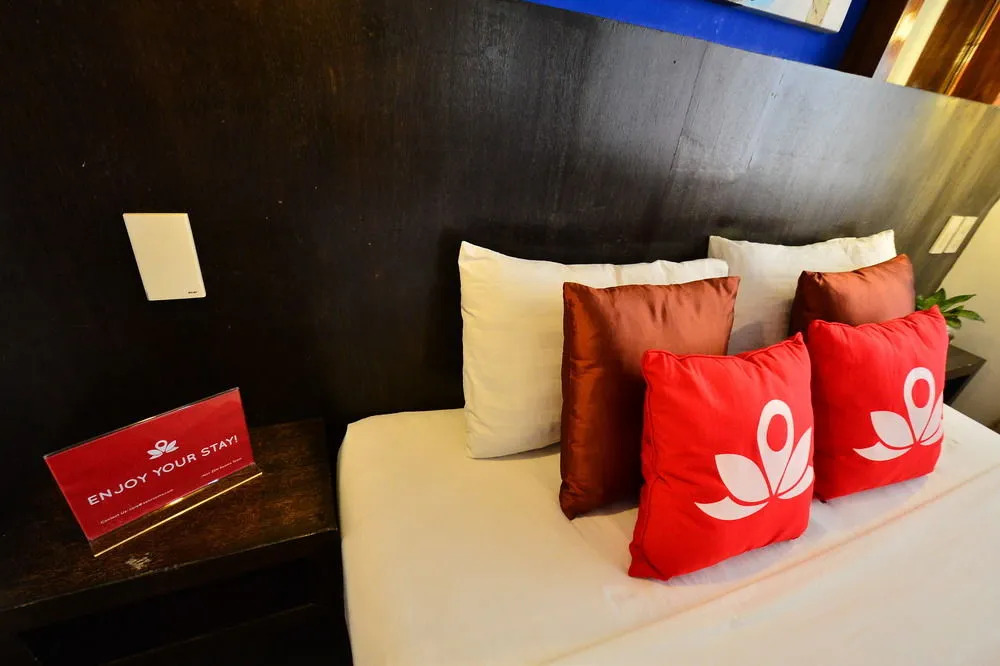 ZEN Rooms Station 1 White Beach