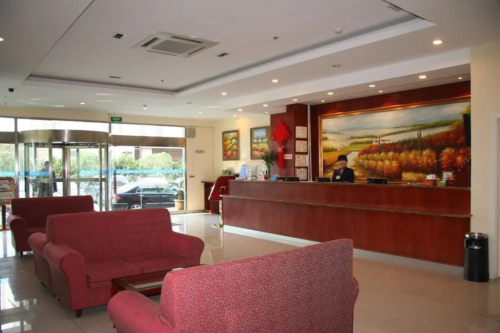 Madison Hotel Qingdao City Center (May Fourth Square)