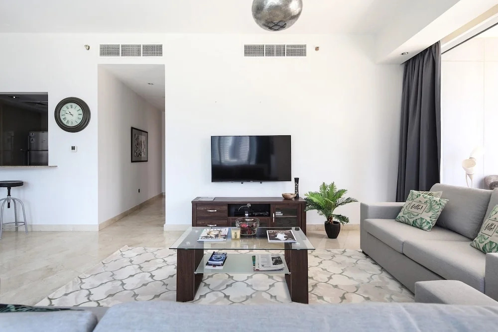 Spacious 2BR Dubai Marina Apartment, Amazing Location!