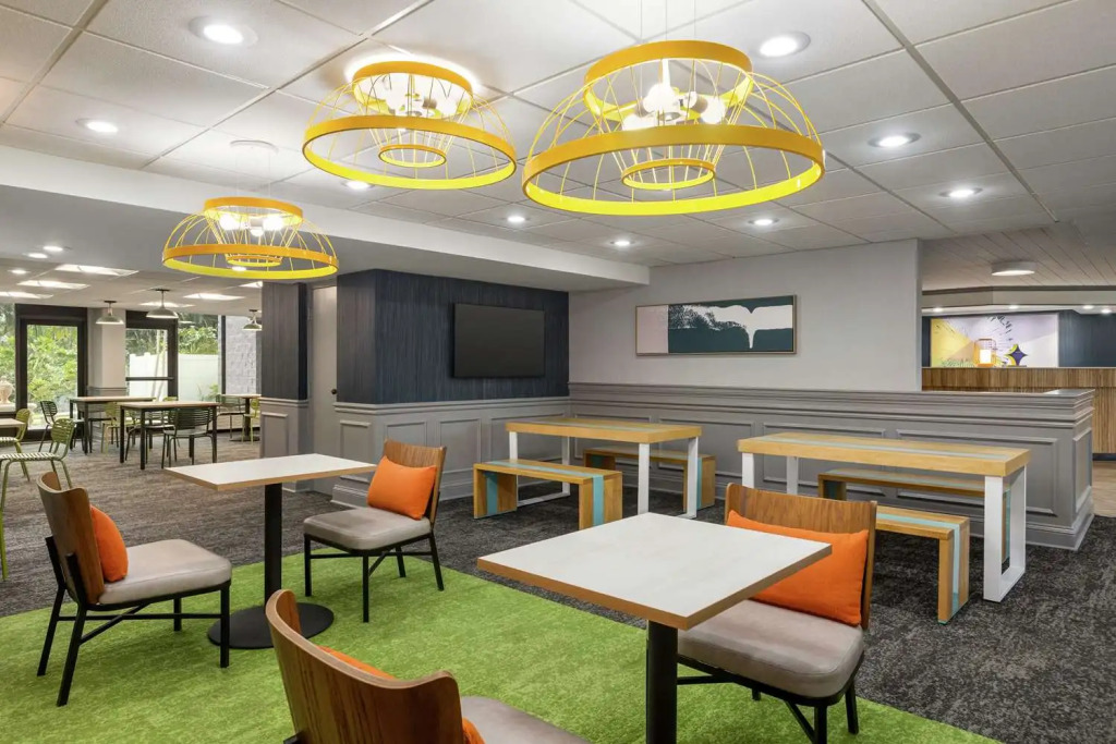 Spark by Hilton Sarasota Siesta Key Gateway