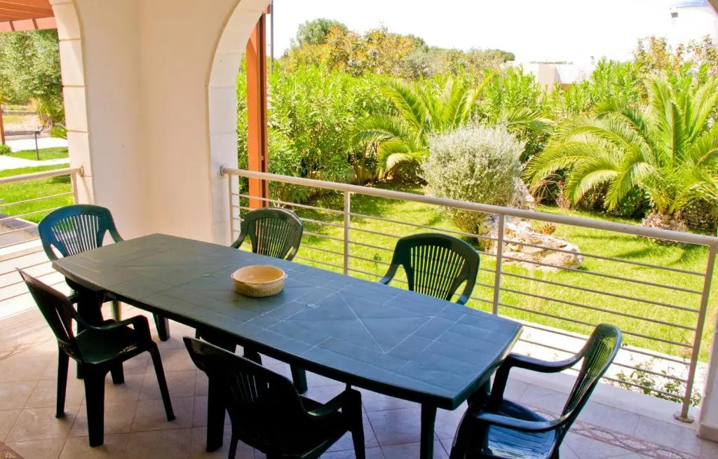 Otranto: independent villa in an elegant residential area, 550m from the sea