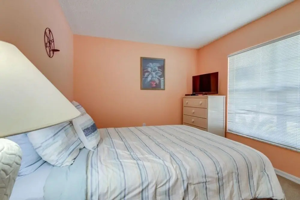 Southern Exposure Private Pool! 3 Bedroom Home by RedAwning