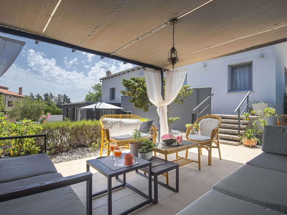 Elegant Villa in Ližnjan with Private Pool