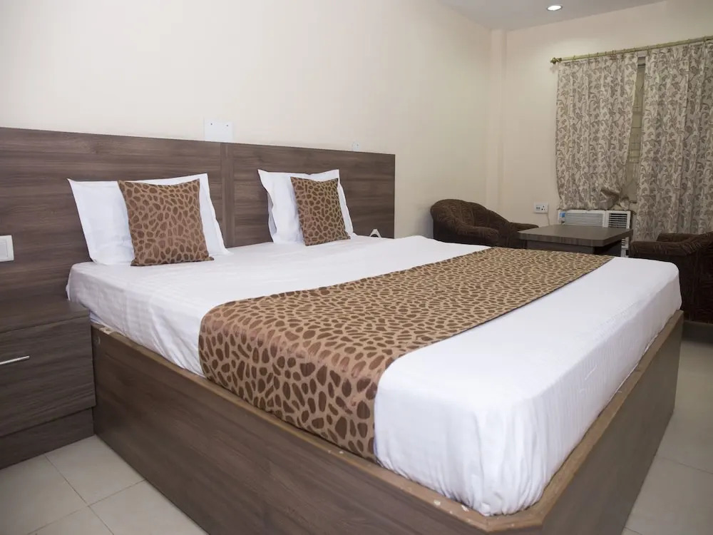OYO 8109 Hotel Basera