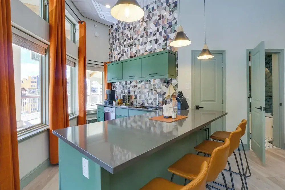 Mtn & Lake Views: Chic Keystone Studio