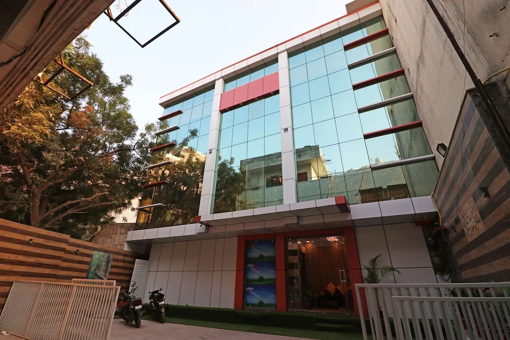 Hotel Clouds 21 By OYO Rooms