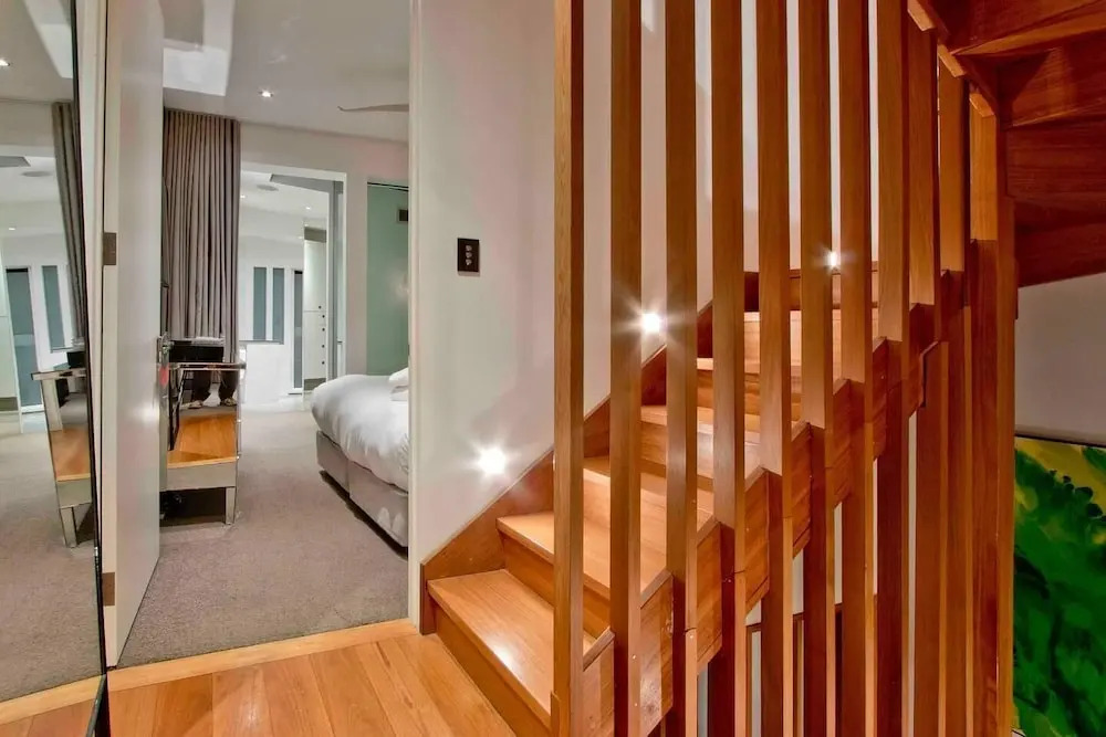 3 Storey Home Close Walk To Fox Studios SCG & City