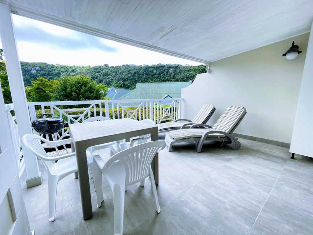 The River Club Loft - 6 sleeper, Swimming Pool, 2 min to Robberg Beach