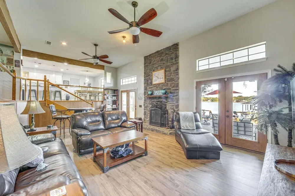 Waterfront Family Home on Cedar Creek Reservoir