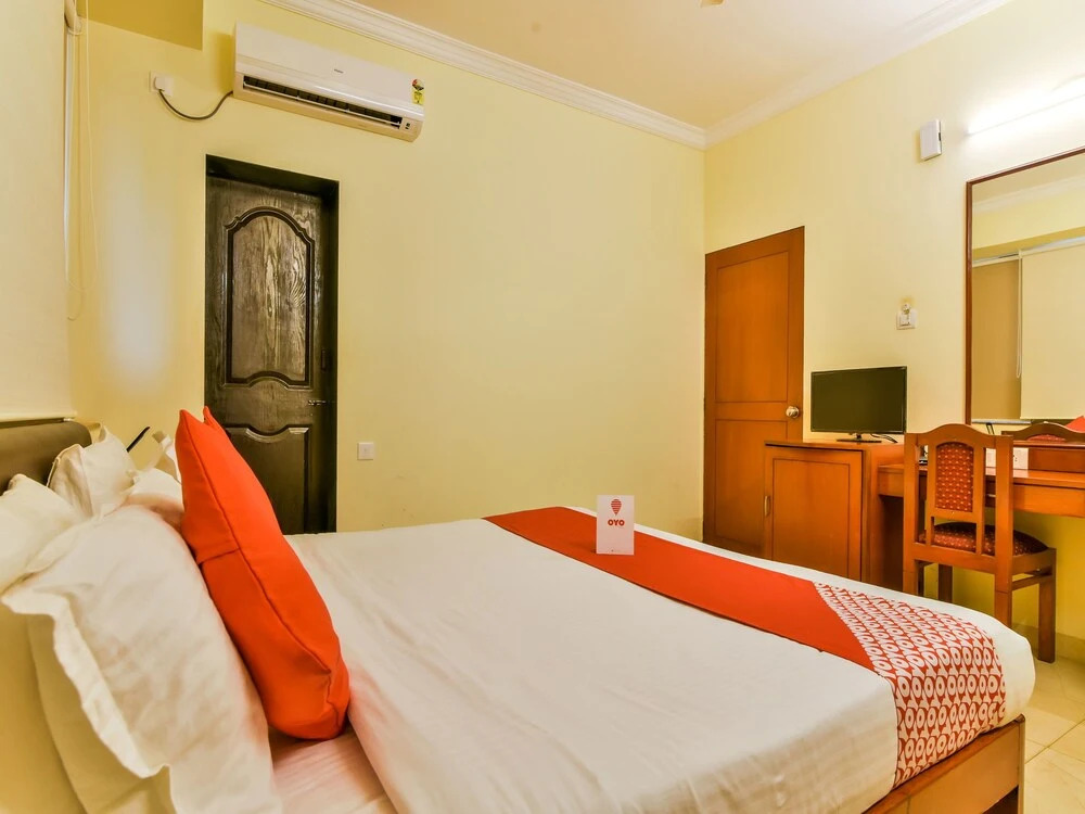 OYO 14930 Gomati Business Hotel