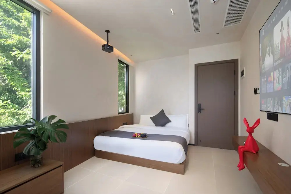 Sanya Qixili Hotel - Free two wheeled electric bike ride around the island