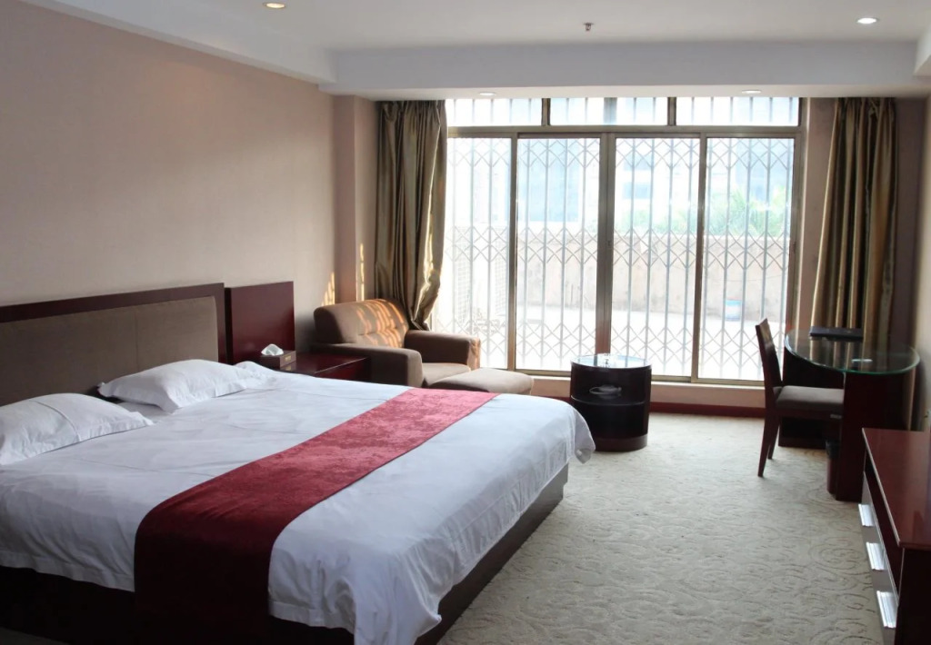 Rich Hotel