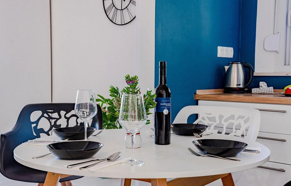 Beautiful Apartment in Prigradica With Wifi