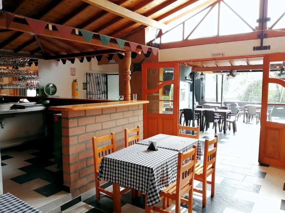 Persea Hotel - sports bar