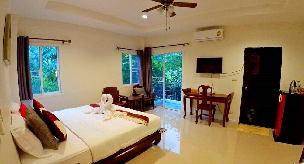 Baan Glangsuan Bang Kobua