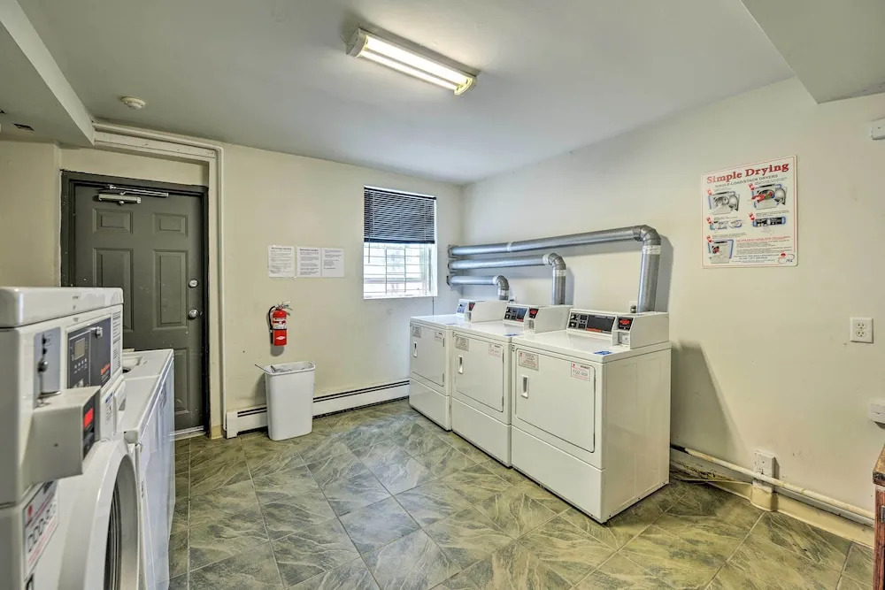 Central & Contemporary NJ Condo: Steps to Shore!