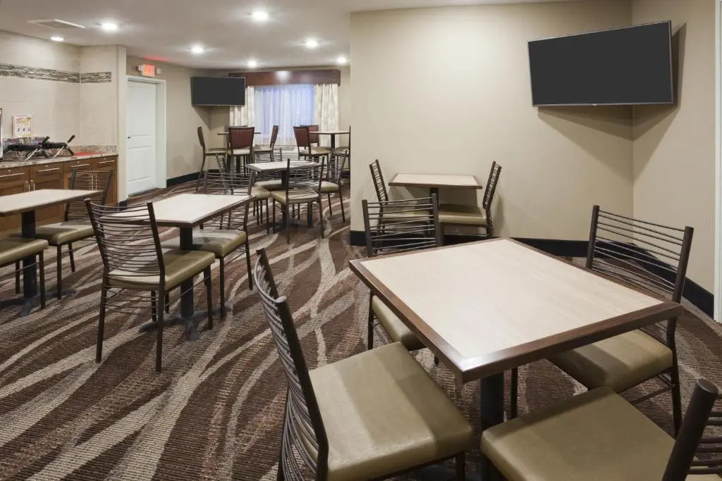 Gateway Park Hotel and Suites