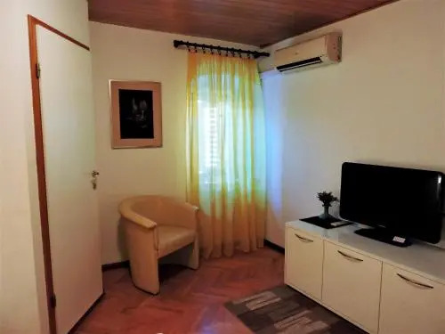 Bruno Split Centre Apartment and Room