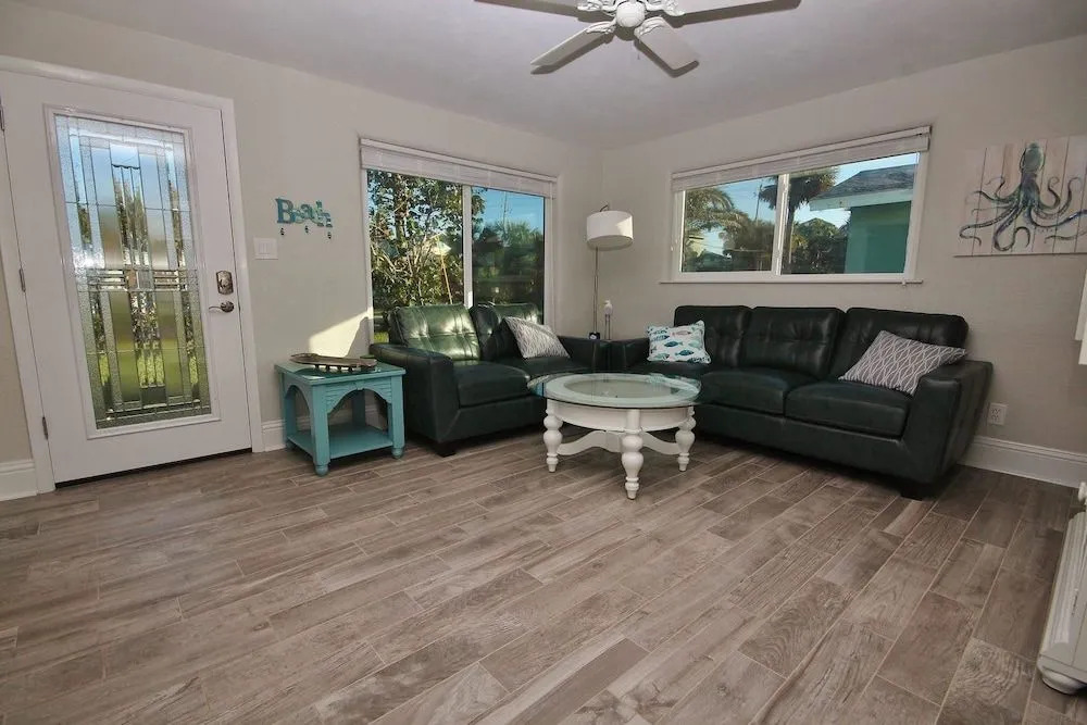Sandy Toes on Cedar Apartment 2