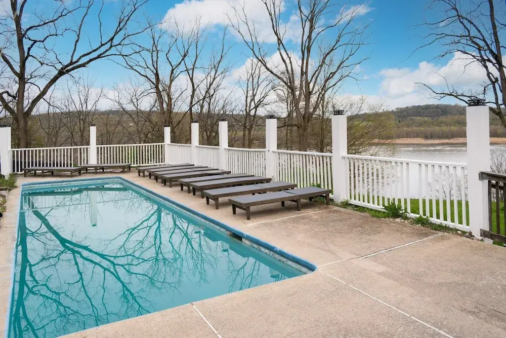 River Lodge by Avantstay 11 BR Historic Estate w/ Pool & Views of Hudson!