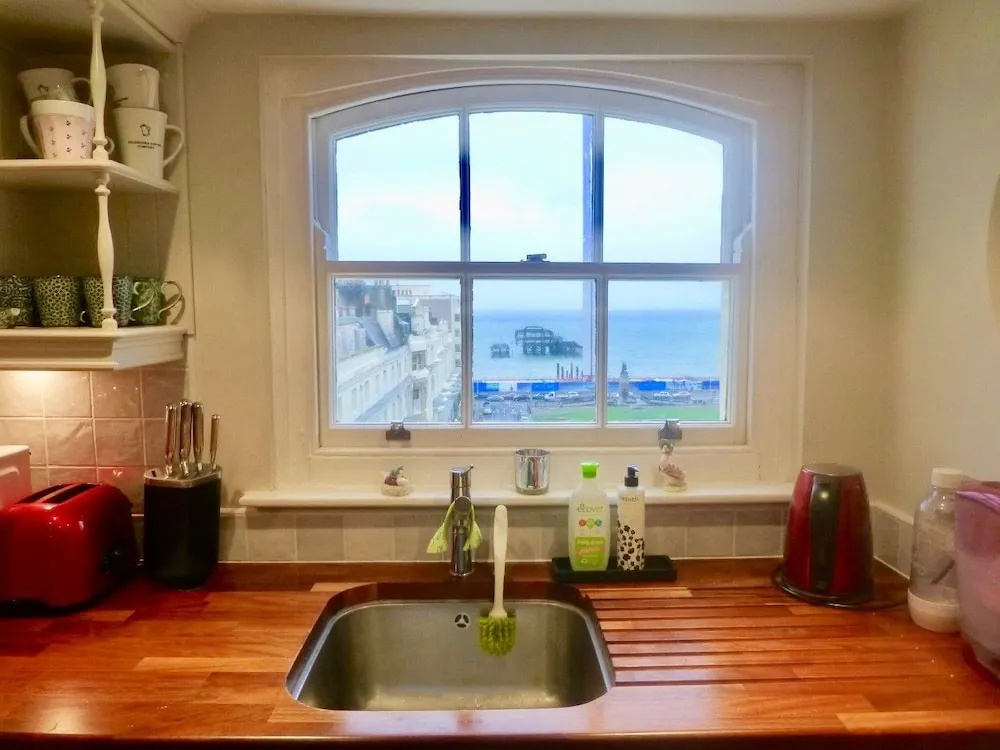 2 Bedroom Apartment in Brighton With sea View Sleeps 3