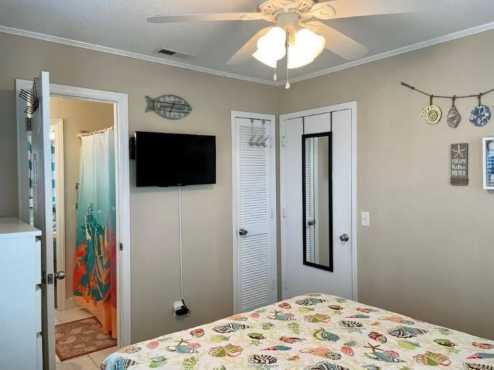 Sandy Bottoms 4 Bedroom Home by RedAwning
