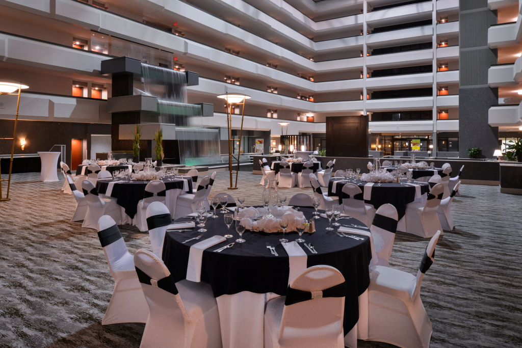 Holiday Inn Hotel & Suites Beaumont Plaza (I-10 & Walden) by IHG