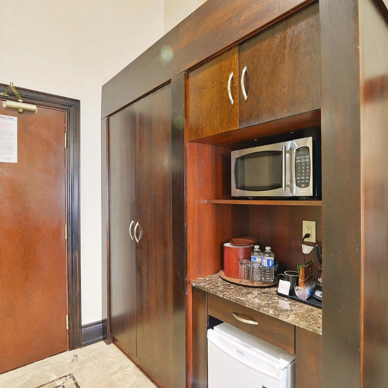 Woodbine Hotel & Suites