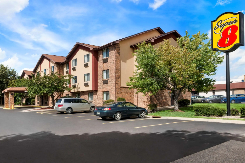 Super 8 by Wyndham East Peoria