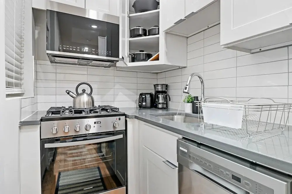 Stylish Studio - Barry S1