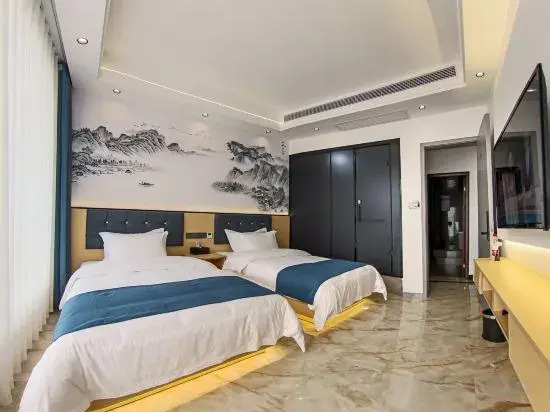 Phoenix Lingfeng Courtyard Homestay