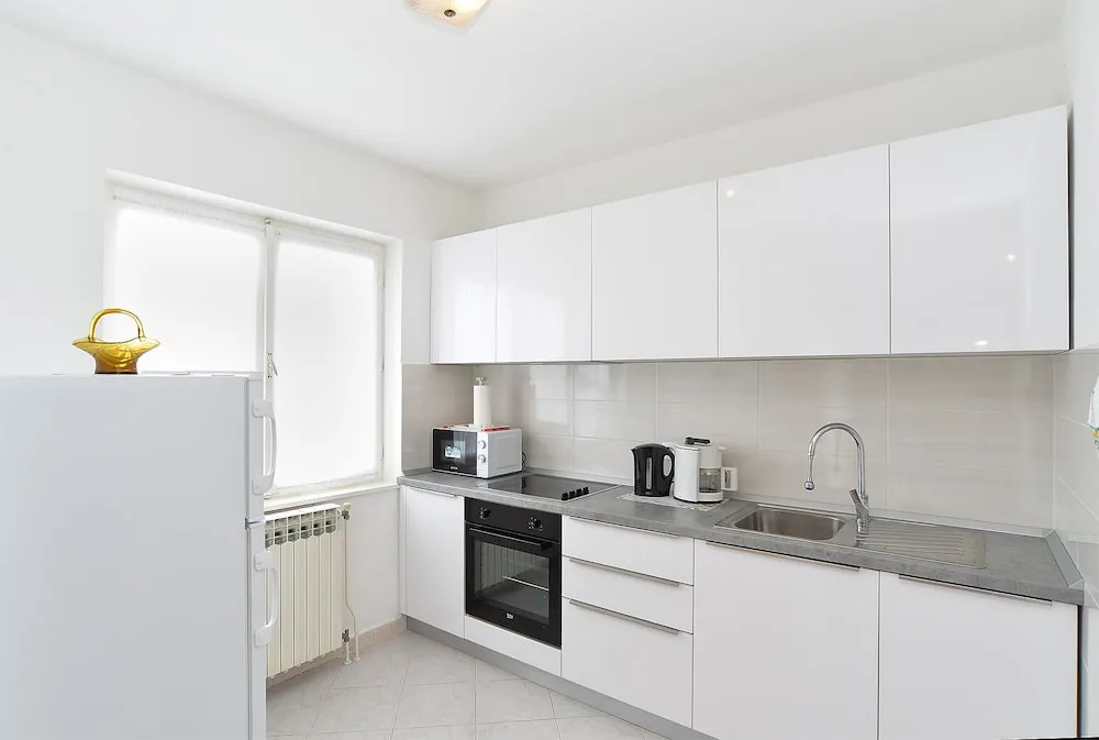 Apartment 757