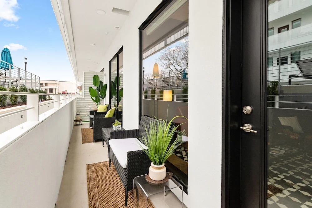 Lllume New Green Community Poolside End Unit 1 Bedroom Condo