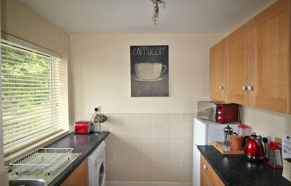 Balcony Apartment - Spacious 2 Large Beds
