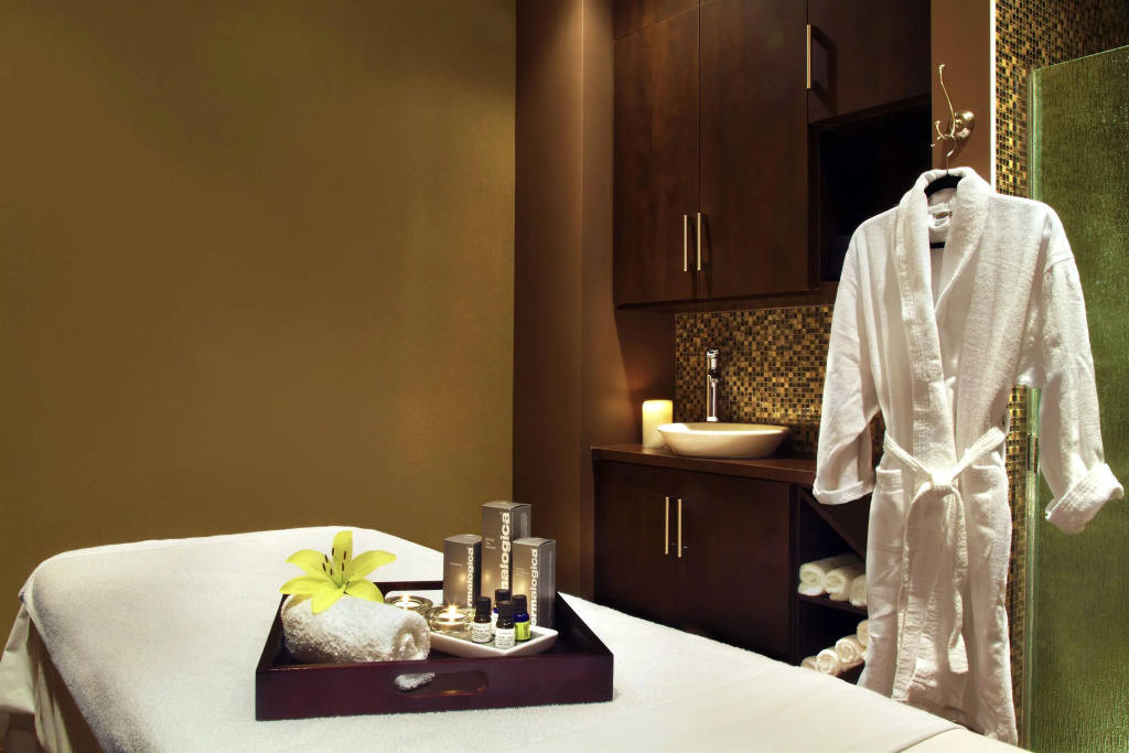 Four Points by Sheraton Calgary Airport