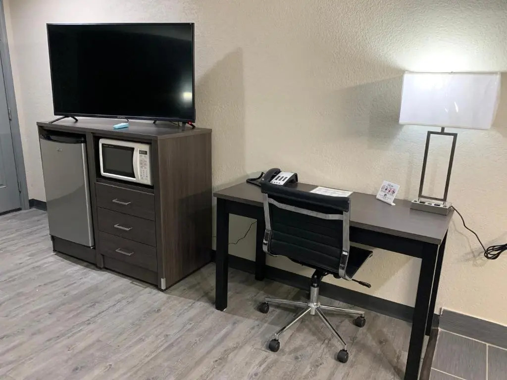 Crescent Park Motel & Suites