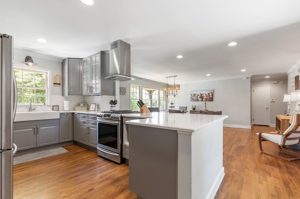 3926 Pineview, Smyrna