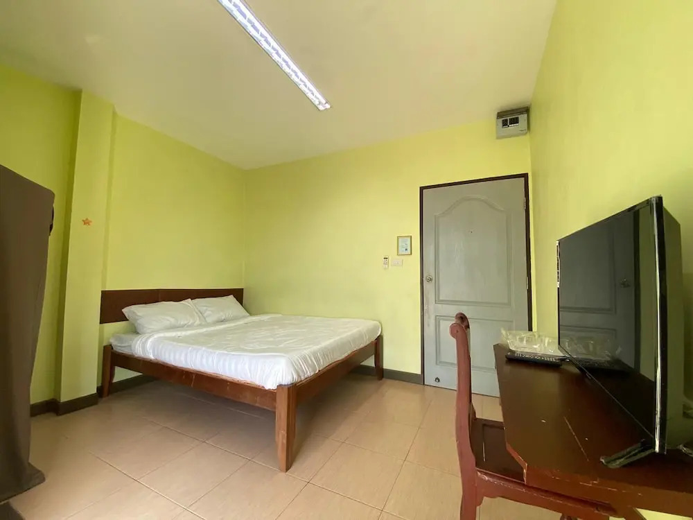Oyo 699 Mon Hostel