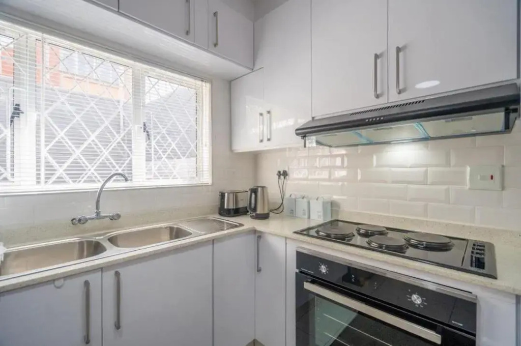Durban Halaal Accommodation "No Alcohol Strictly Halaal No Parties" Entire Luxury Apartment, 3 Bedrooms, 6 Sleeper, Self Catering "JUST LOCK AND GO"
