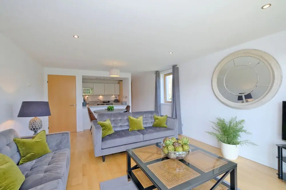 Modern two Bedroom Aberdeen Apartment With River Views