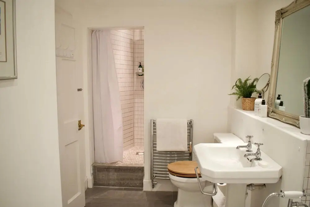 Central, Garden Flat, Sleeps 4, Perfect Location
