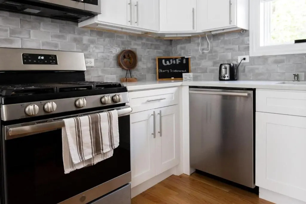 Updated West Town 2BR with W&D by Zencity