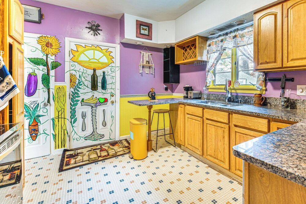 1 Mi to Dtwn: Colorful Binghamton Home