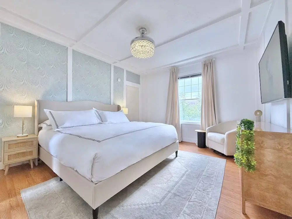 The Colonial Mt. Lebanon by Luxe PGH