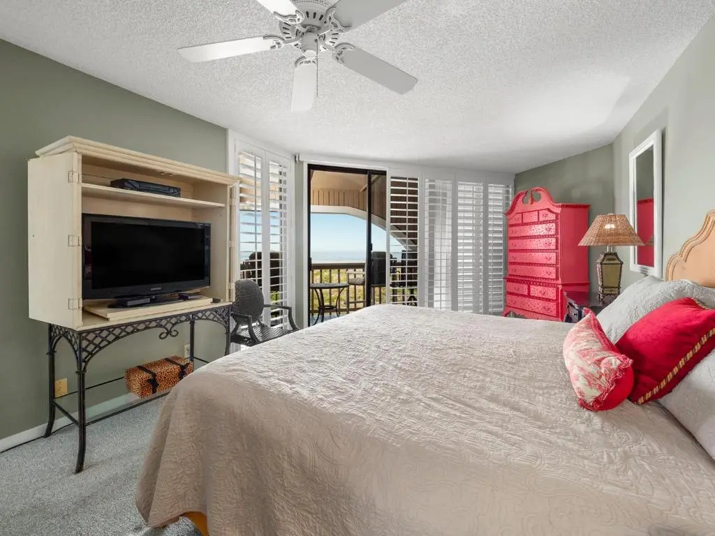 Hibiscus 301-A, 2 Bedrooms, Ocean Front, 3 Pools, Sleeps 6, Pet Friendly