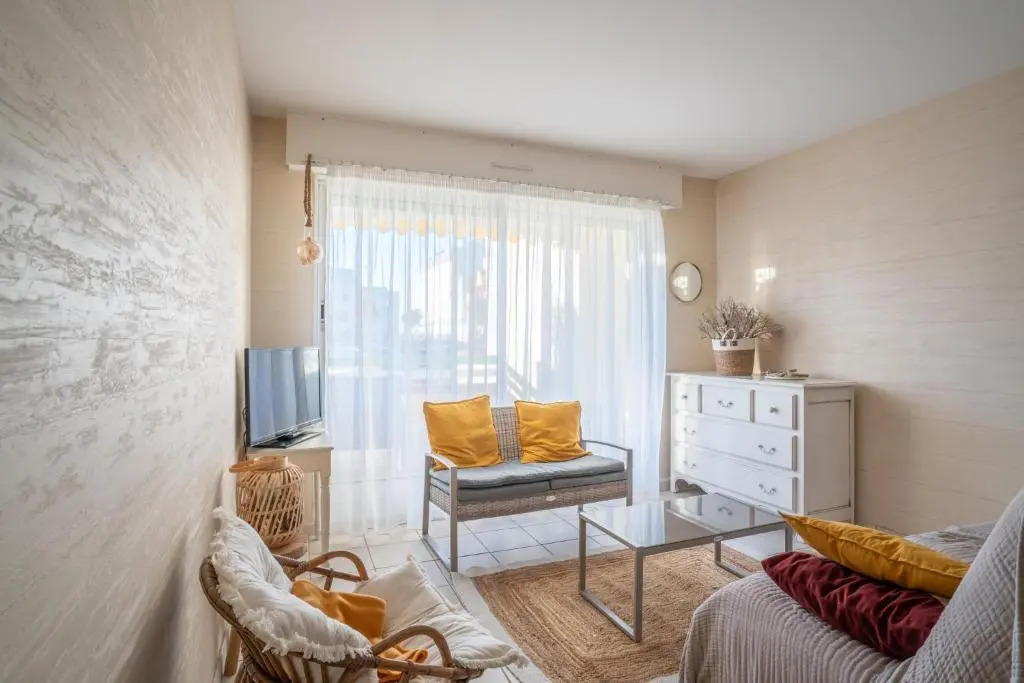 Agréable appartement et terrasse à 2 pas de la mer