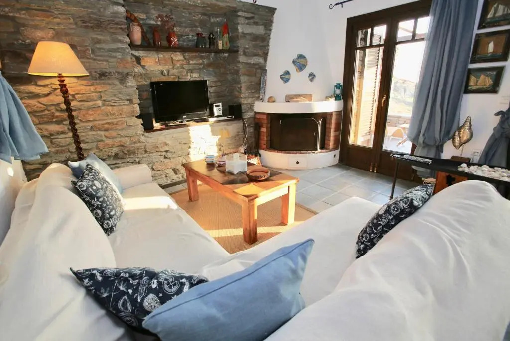 Villa Thymari - 4 bedroom beachfront luxury on private beach