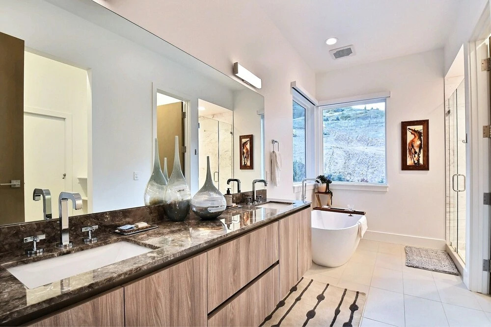 Huge & Newly Constructed 5br/5ba -private Hot Tub! 5 Bedroom Condo by RedAwning